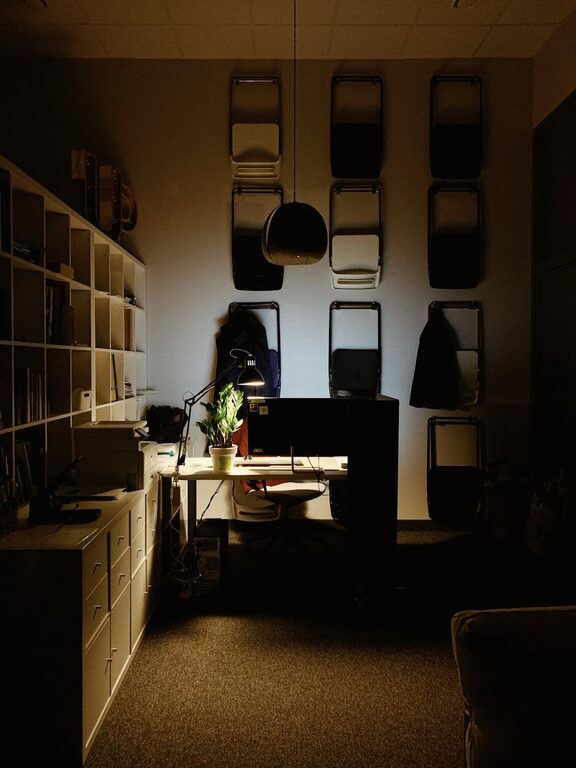 Simple Ways to Personalize Your Workspace for Maximum Comfort